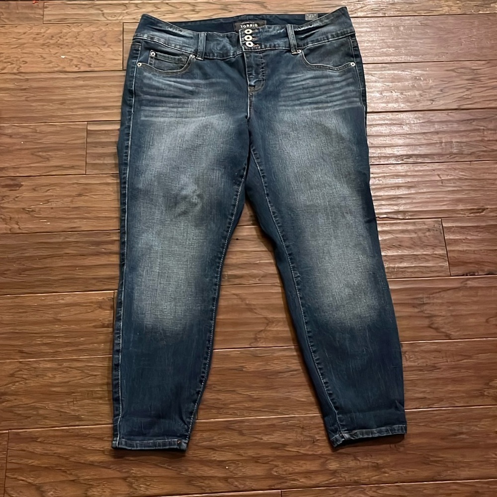 NWT Torrid Premium Ultra Stretch Cropped Jeans Size 18